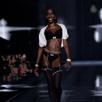 Victoria's Secret - Calcinha Fio Dental c/ Logo Brilhante